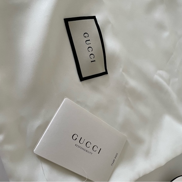 Gucci 1955 Horsebit Leather Bucket Bag in White - Picture 4 of 11